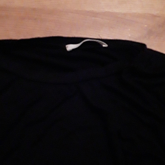 EUC black crew neck long sleeve - Picture 2 of 2